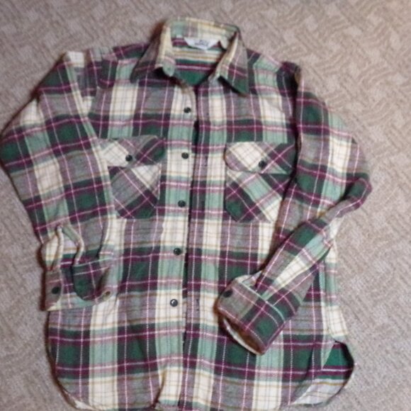 Men's Vintage Medium M Midweight Woolrich Plaid Shirt - Picture 2 of 8